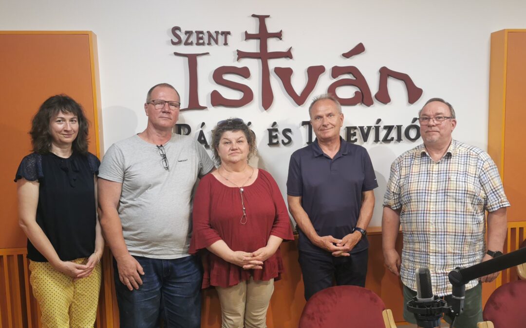 Rózsafűzért imádkoztunk…