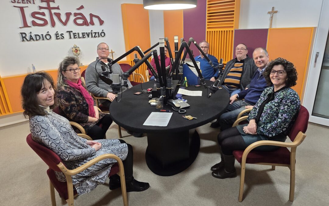 A Grémium világi tagjai rózsafűzéreztek a Szent István Rádióban